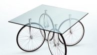 Le vélo est un des sports les plus populaires dans l’Hexagone, le succès du tour de France en témoigne chaque année.  Il semblerait que certains designers soient aussi des aficionados de la bicyclette. La table basse « Tour » (120 x 120 x 75 cm pour 4 449 €) signée Fontana Arte (pour...