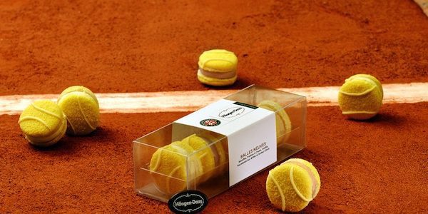 Quitte à parler d’un des partenaires officiels de du plus célèbre des tournois de tennis sur terre battue, autant se faire vraiment plaisir. Häagen-Dazs est associé à Roland Garros depuis 22 ans. Pour marquer l’événement, la glacière lance une création limitée dans...