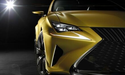 Lexus LF-C2, la polymorphe lumineuse !