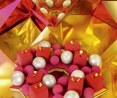 Une gourmandise par jour 8/24, Fauchon Bûche Houx Là Là, Embrassez là, embrassez-vous…