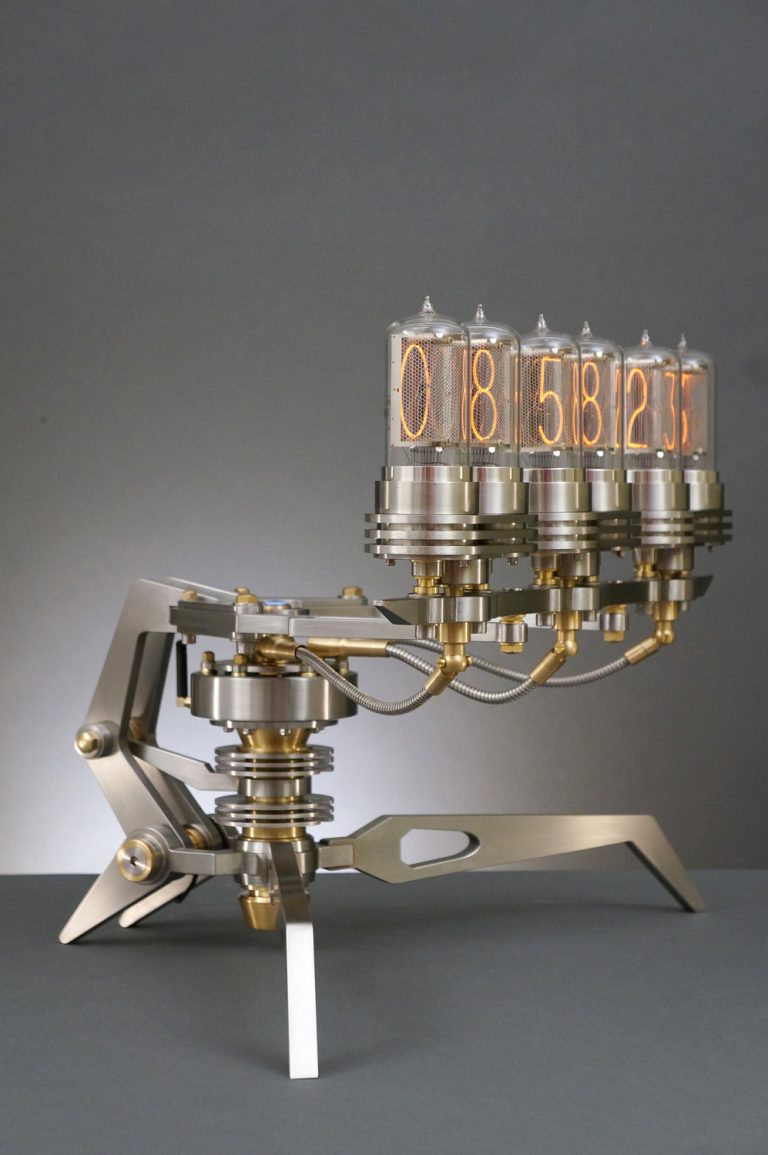 MB&F Nixie Machine III, le temps s'anime au tempo du design industriel ...