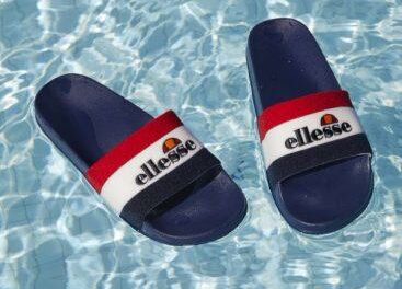 Claquettes Ellesse, le style à la plage