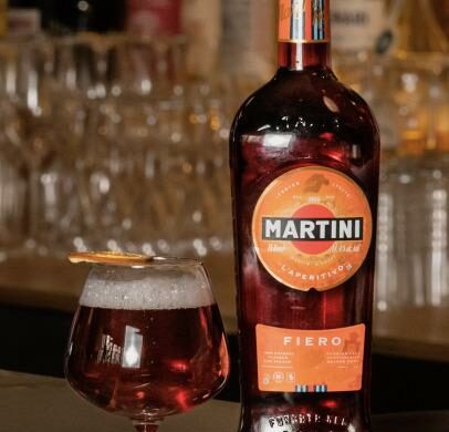 Le Grogiero, le cocktail chaud qui accompagne le panettone Martini Fiero x Denny Imbrosi et autres douceurs