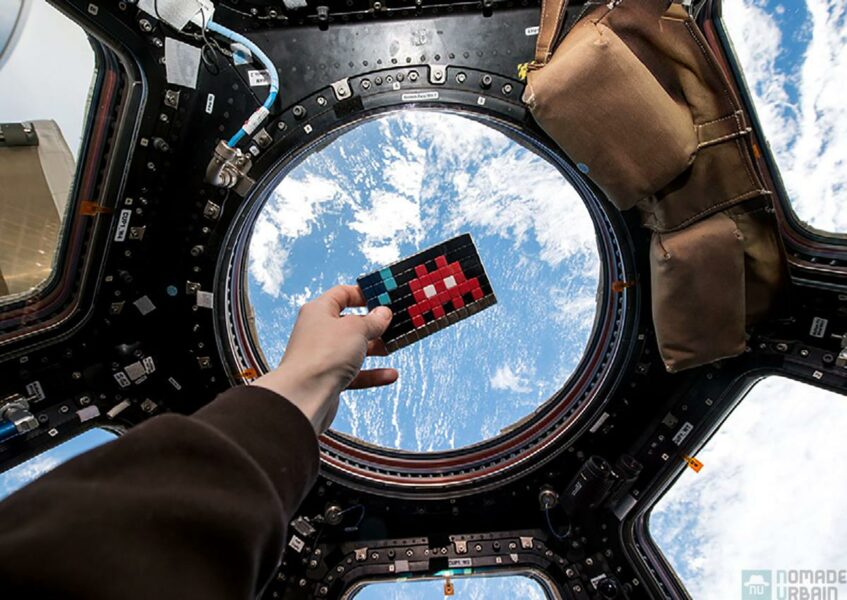 INVADER Moon 2015 : l’œuvre d’art venue de l’espace à la FIAC