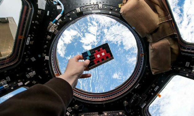 INVADER Moon 2015 : l’œuvre d’art venue de l’espace à la FIAC