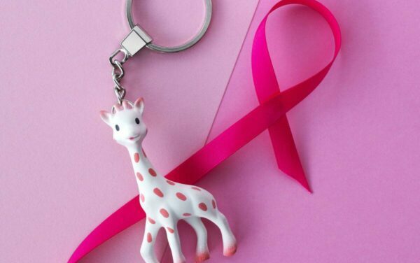 Sophie La Girafe soutient Octobre Rose et l’Institut Gustave Roussy