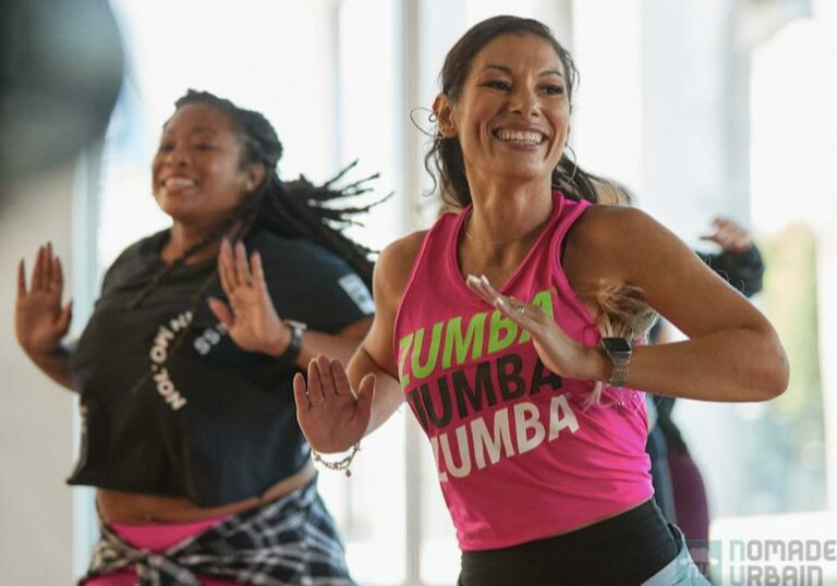 Zumba 24 dansez, souriez et défoulezvous en musique ! Nomade Urbain