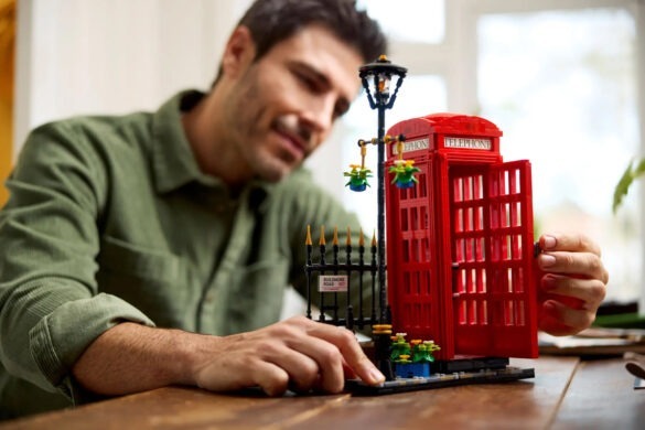 Lego la cabine téléphonique Londonienne : le support smartphone le plus british