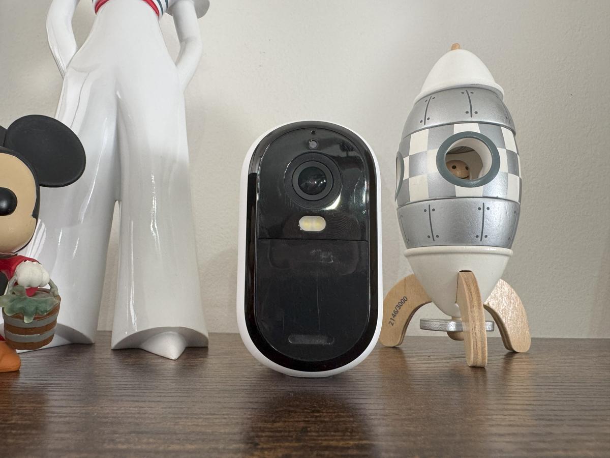 Test de la Arlo Essential 2K Extérieure : l'essentiel - et plus - sans brader sur la performance