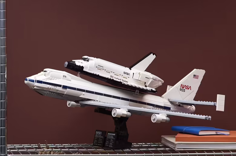 LEGO ressuscite l&rsquo;iconique Shuttle Carrier Aircraft (10360)