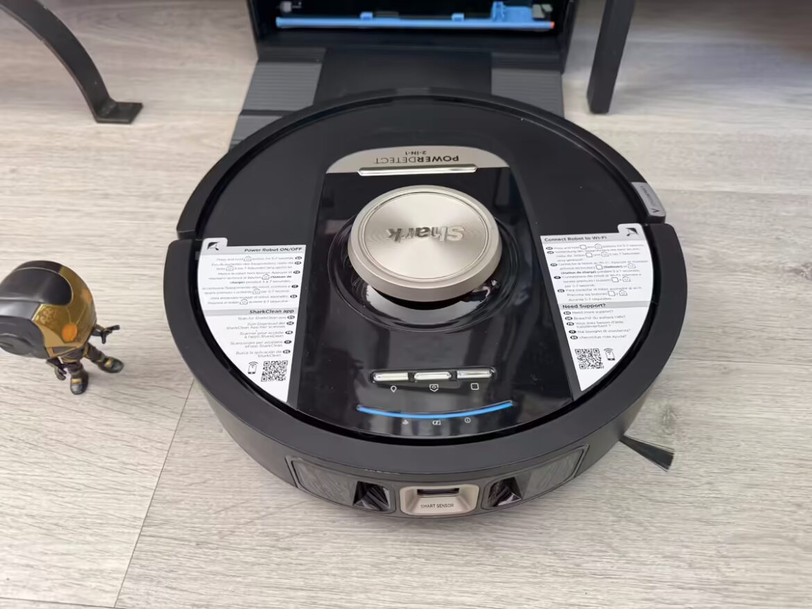 Shark PowerDetect NeverTouch Pro 2-en-1 design robot