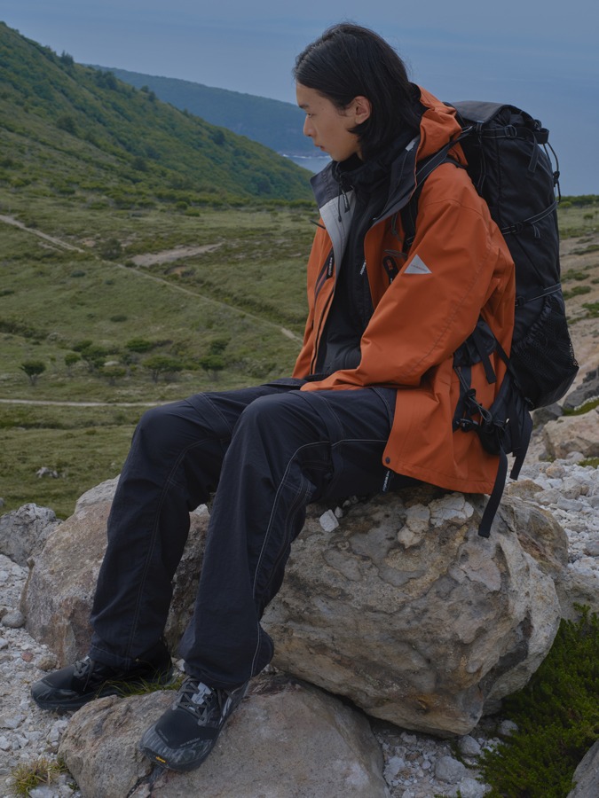 Altra x and wander : la Lone Peak 9+ se refait un style outdoor urbain Une collaboration qui mêle esthétisme japonais et ADN de performance