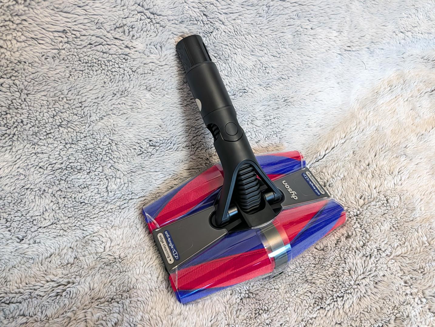 Les accessoires livrés avec le Dyson PencilVac : le strict nécessaire pour l'aspiration quotidienne