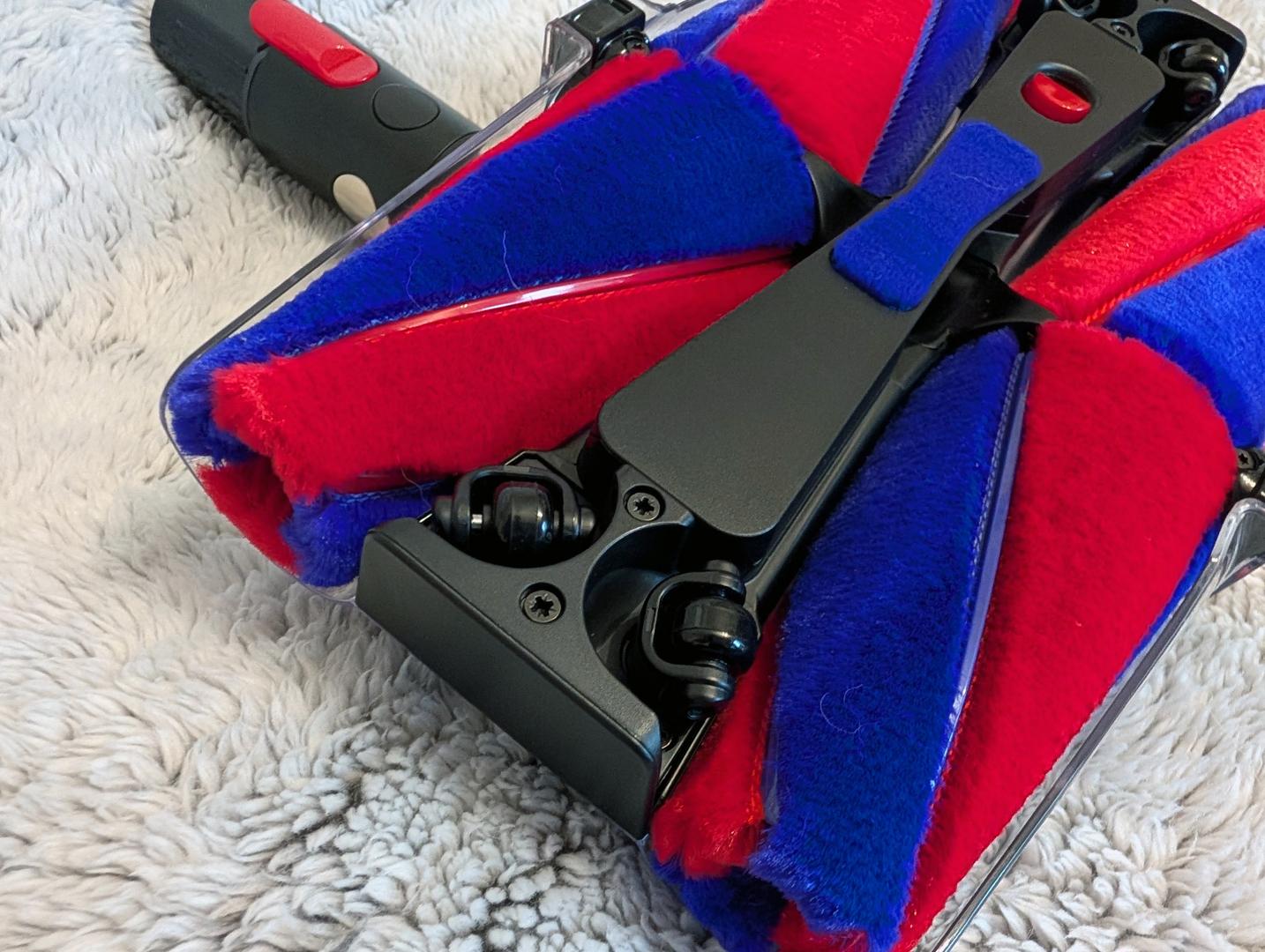 Les accessoires livrés avec le Dyson PencilVac : le strict nécessaire pour l'aspiration quotidienne