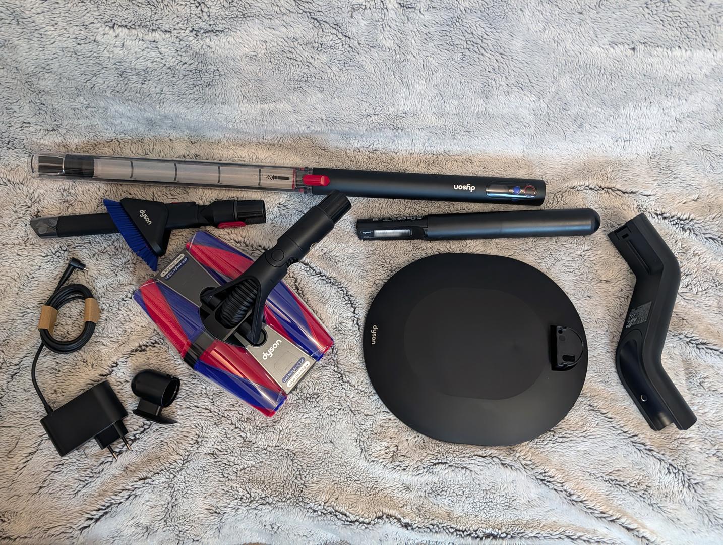 Les accessoires livrés avec le Dyson PencilVac : le strict nécessaire pour l'aspiration quotidienne