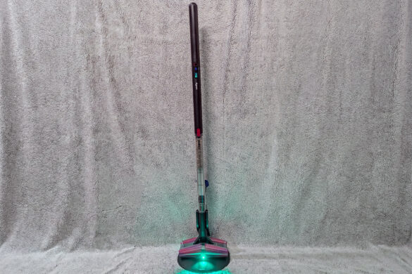 Test Dyson PencilVac Fluffycones : ultra fin, léger, bluffant sur sol dur, moins sur les tapis