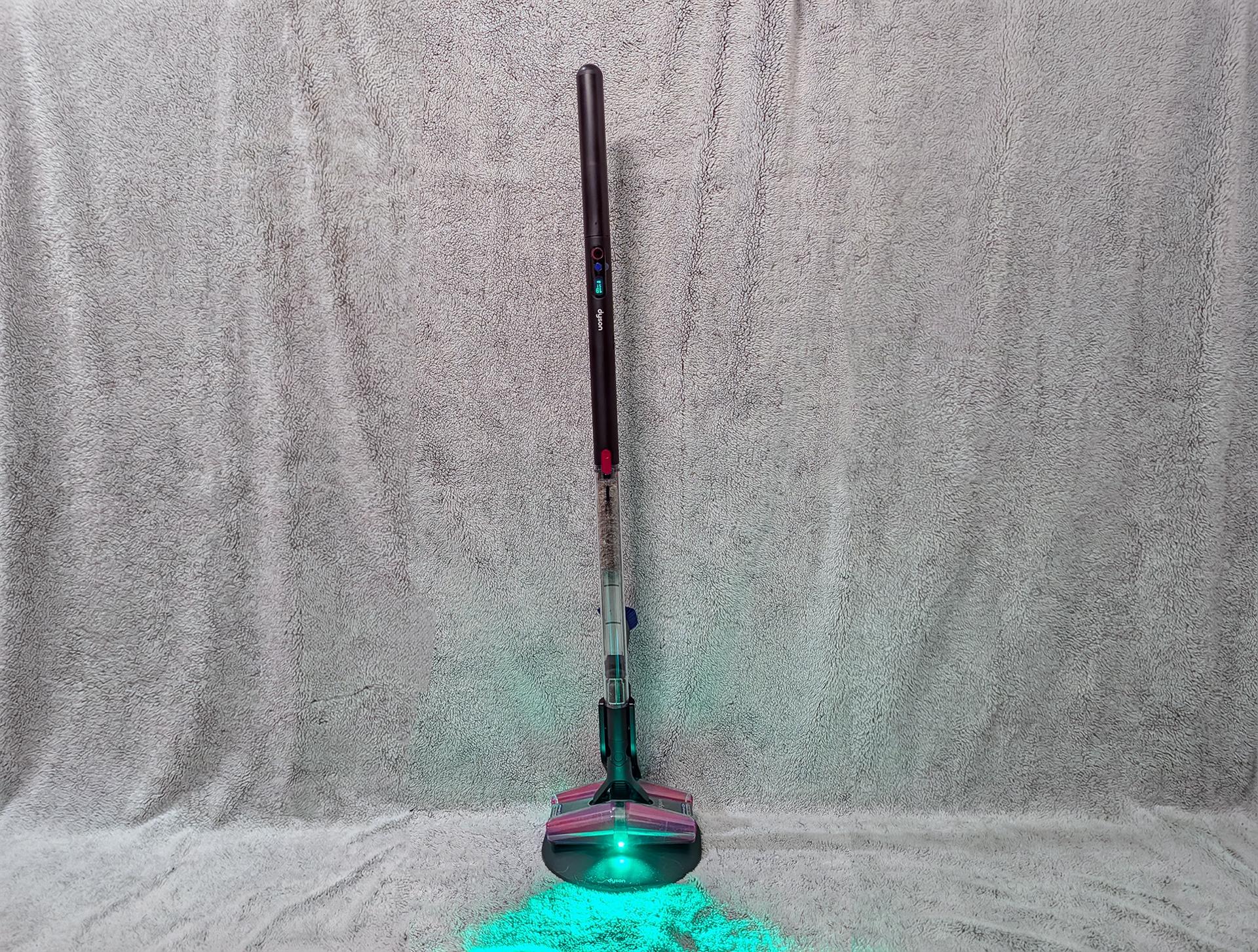 Test Dyson PencilVac : ultra fin, léger, bluffant sur sol dur, moins sur les tapis