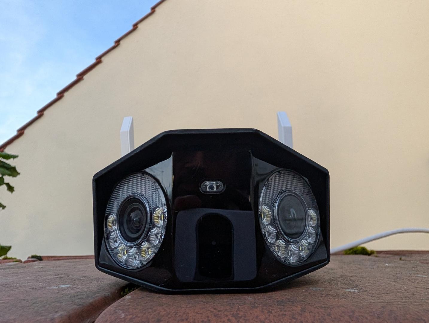 Design de la Reolink Duo 3 WiFi : Un gabarit rassurant et un look atypique