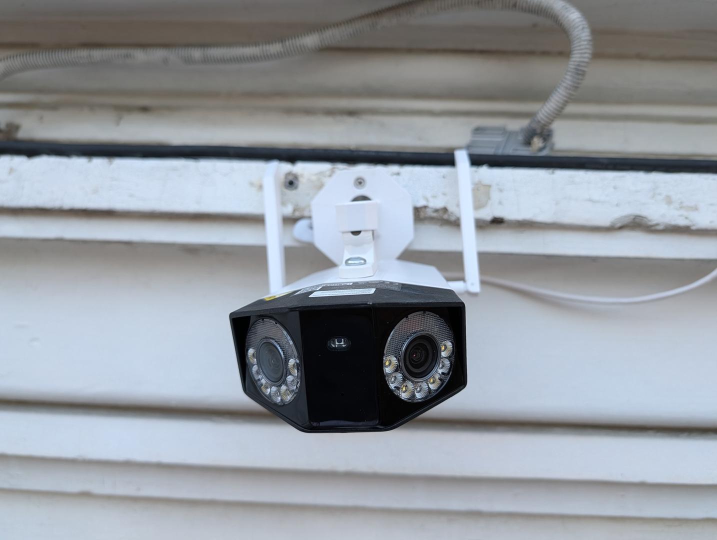 Installation de la Reolink Duo 3 WiFi : un support complet mais un peu capricieux