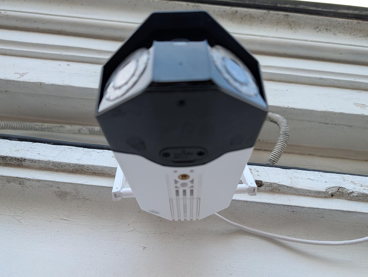 Micro, haut-parleur et alarme de la : performante en vocale, mais alarme décevante