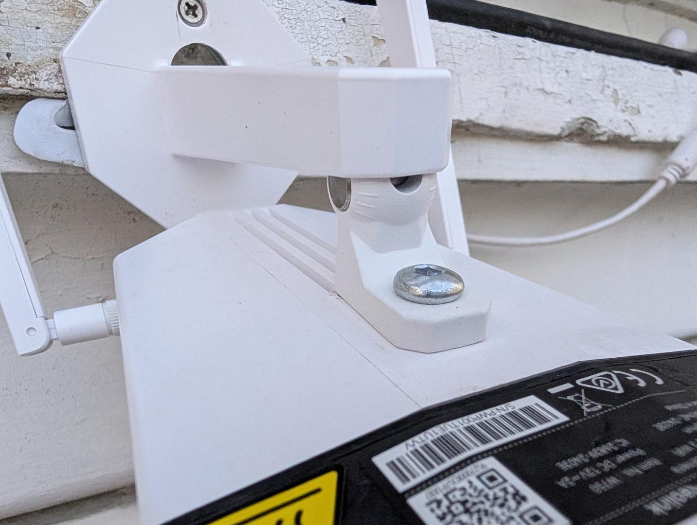 Installation de la Reolink Duo 3 WiFi : un support complet mais un peu capricieux