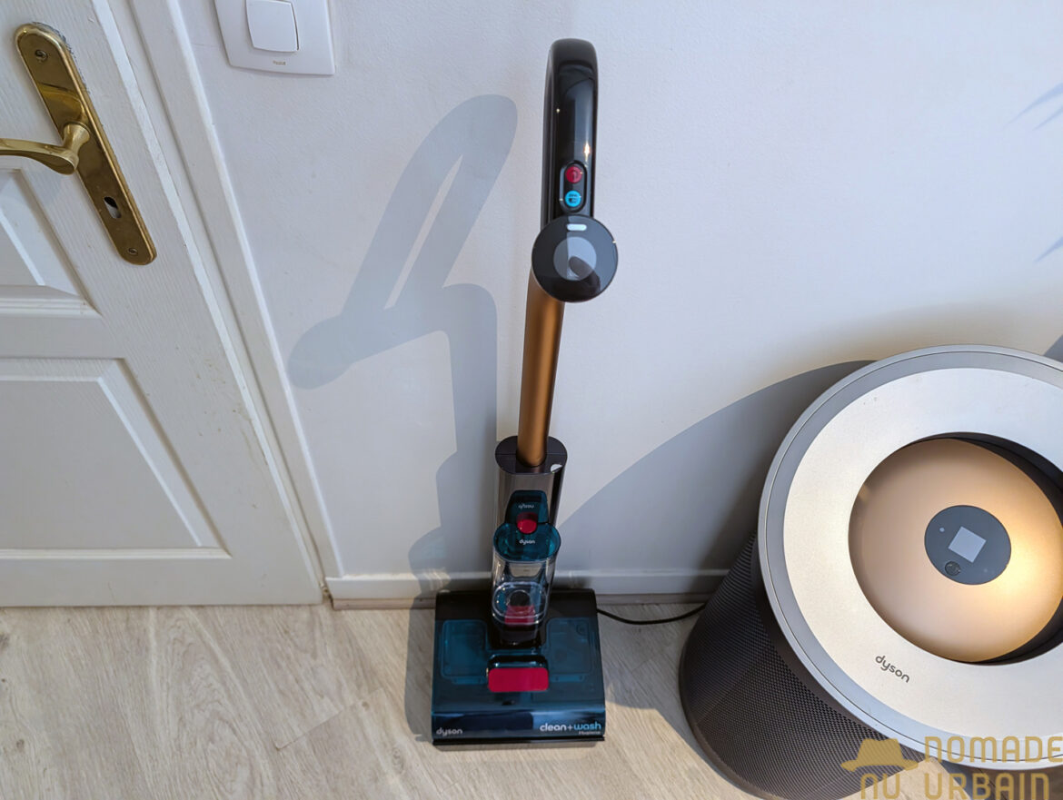 Test Dyson Clean+Wash Hygiene : plus léger, performant, et des détails qui fuient