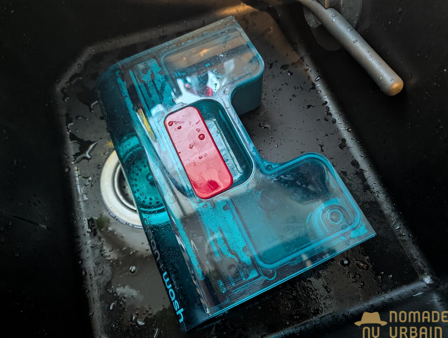 Entretien du Dyson Clean+Wash Hygiene : Bien pensé, assez simple, mais pourquoi autant de fuites et de bruit ?