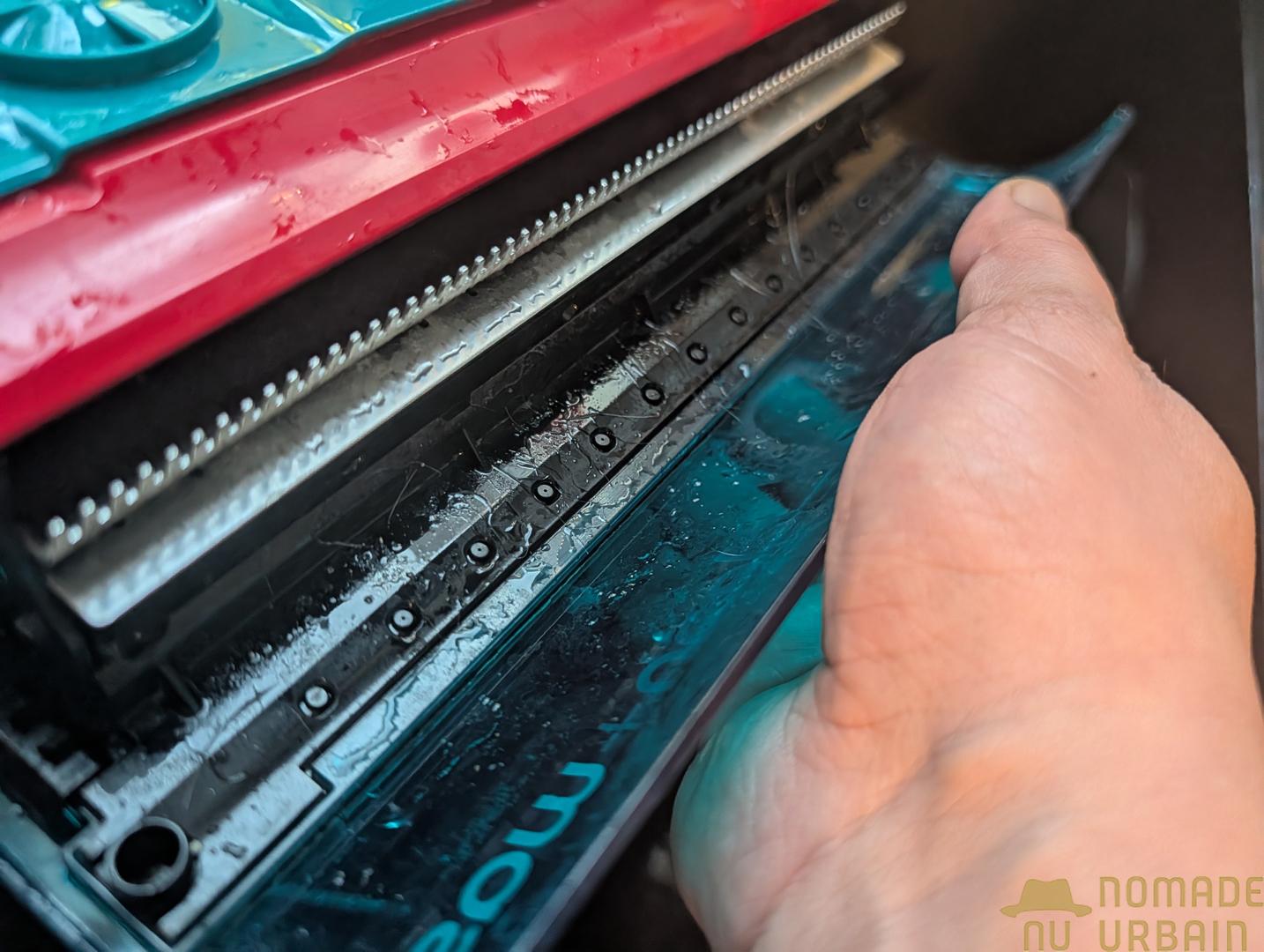 Entretien du Dyson Clean+Wash Hygiene : Bien pensé, assez simple, mais pourquoi autant de fuites et de bruit ?