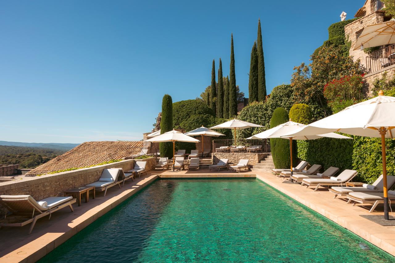 Neuf chambres de plus, entre ocre, sauge, tomettes et pierre beige