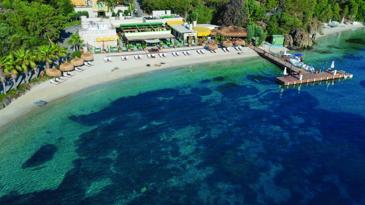 À Datça, le D Maris Bay installe Dior au bord des piscines pour l’été 2026