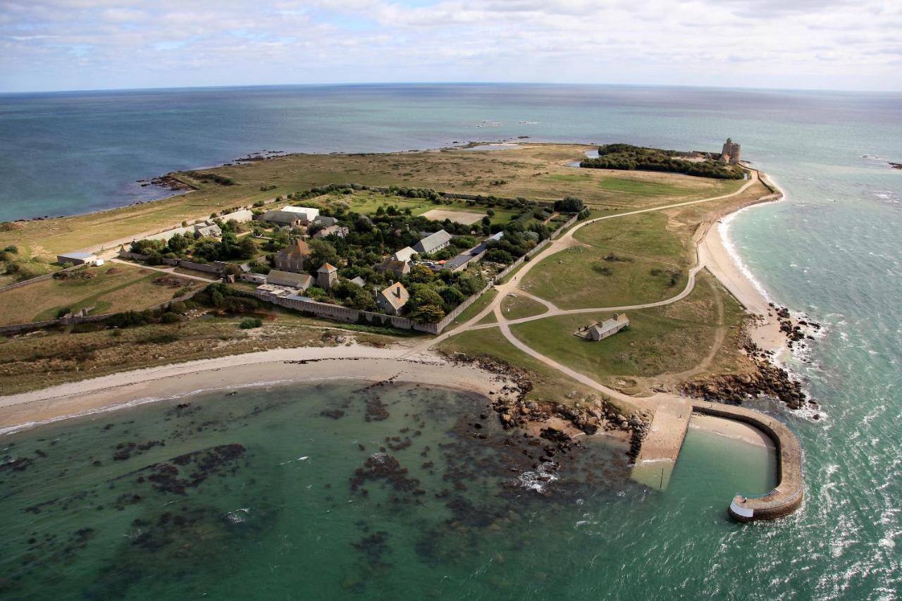 Au large du Cotentin, cette île cache une adresse au rythme des marées
