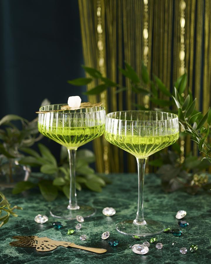 Moulin Rouge x Grande Absente relie l’absinthe à la Belle Époque