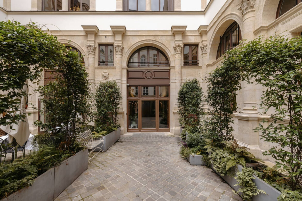 L’Hôtel Pourtales : appartements XXL confidentiels pour familles qui le sont aussi, au cœur du Paris chic