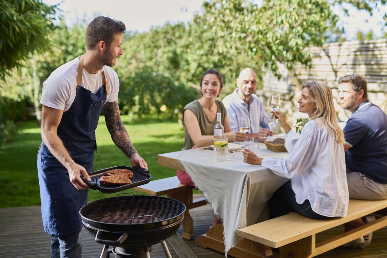 Plancha, plaque pizza, grill viande : Cinq formats pour les usages du barbecue