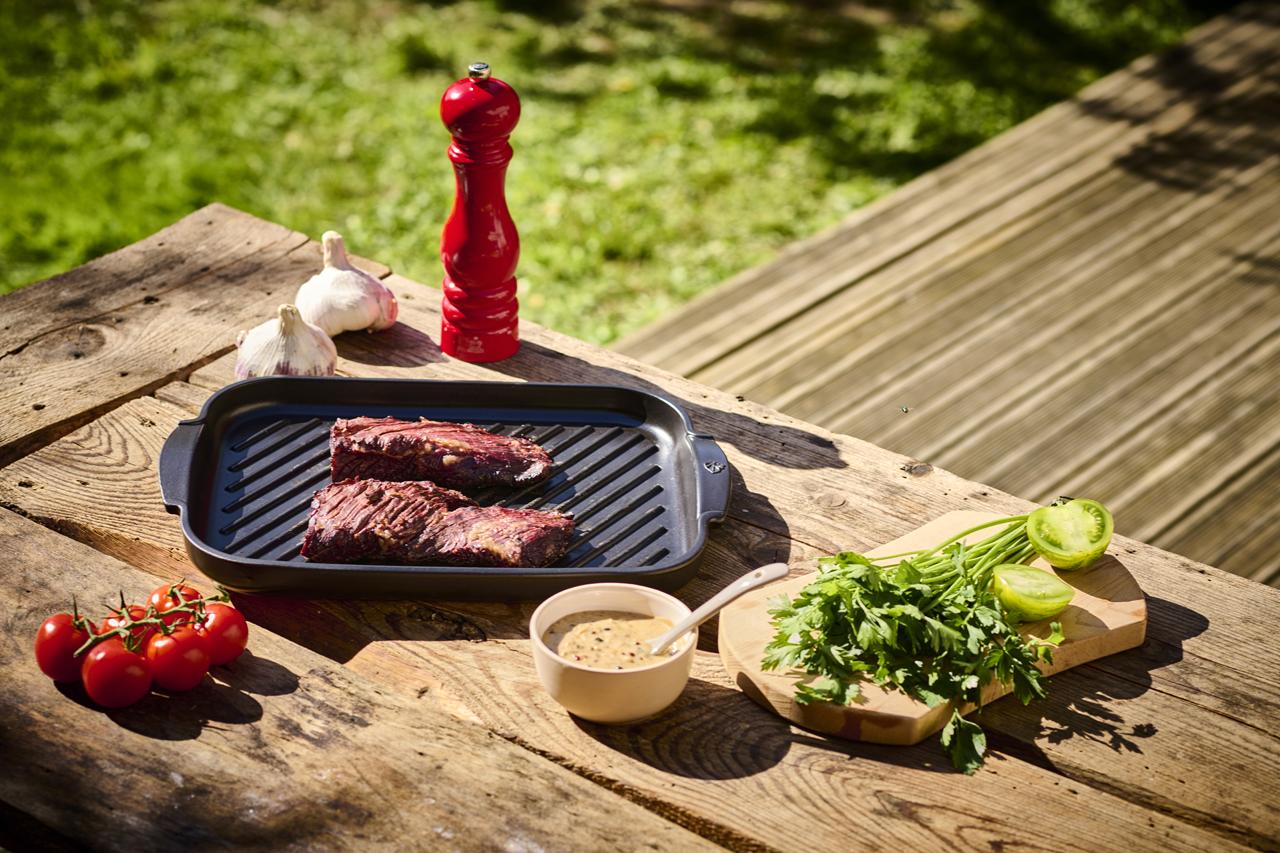 Plancha, plaque pizza, grill viande : Peugeot veut cuire et servir dans le même plat