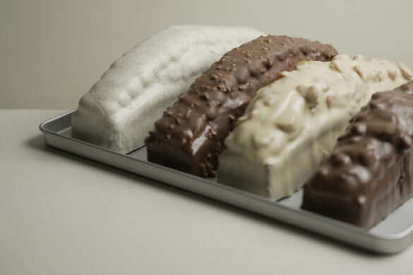 Un cake charbon vanille, un marbré rocher, un praliné : The French Bastards lance 4 cakes à partager