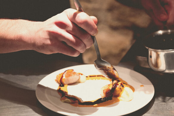 À Paris, Babi lance un dîner à l’aveugle à 90 euros avec accords vins du monde