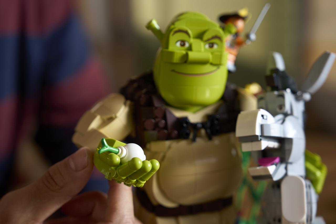 Shrek débarque enfin chez LEGO, et il ramène tout son marais