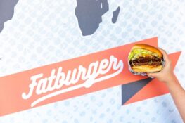 Fatburger débarque à Rosny 2 avec un burger qui assume la démesure américaine