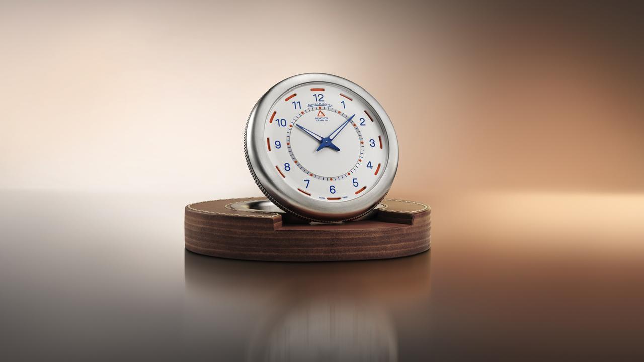 Jaeger-LeCoultre réveille une pendulette d’un autre temps sans trahir la grande horlogerie