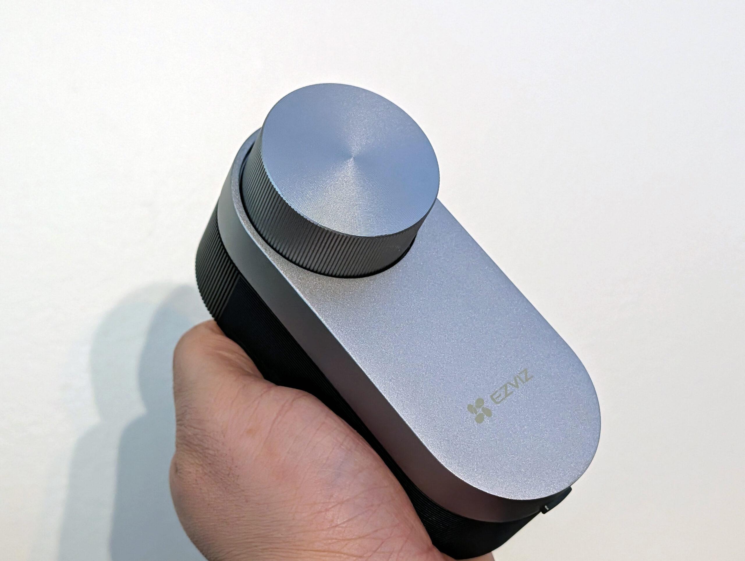 Ezviz met tout dans la boîte pour éviter la mauvaise surprise de la serrure connectée