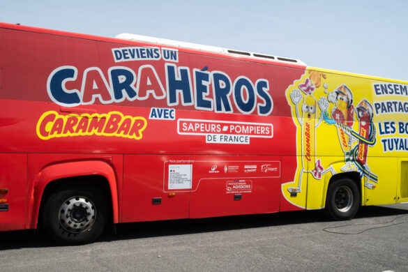 Dans les Carambar, la blague partage désormais la papillote avec les pompiers