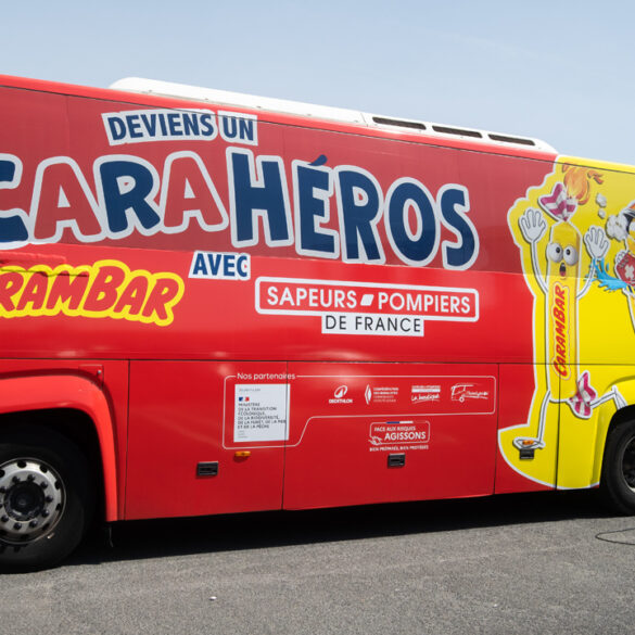 Dans les Carambar, la blague partage désormais la papillote avec les pompiers