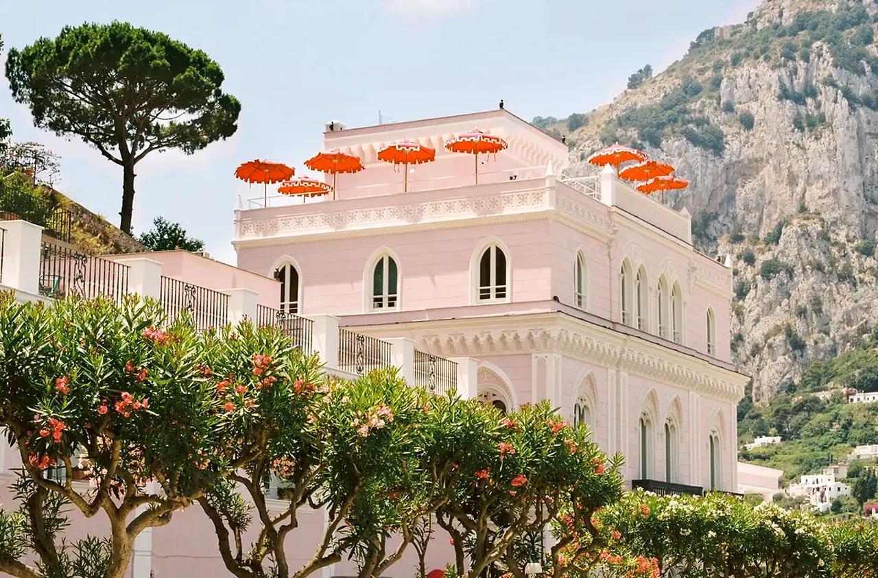 Il Capri rend son palais néo-gothique encore plus glamour