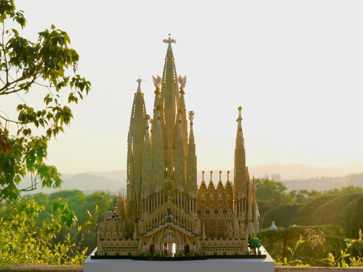 La Sagrada Família devient un vertige de briques à construire chez soi