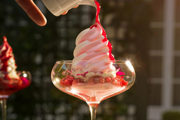 Une glace du Bristol à la main, les rues de Paris prennent soudain un goût de palace