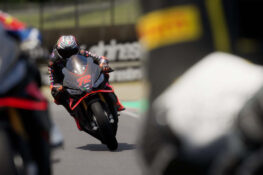 MotoGP 26 rend la conduite plus charnelle, mais son mode carrière manque encore de nerf