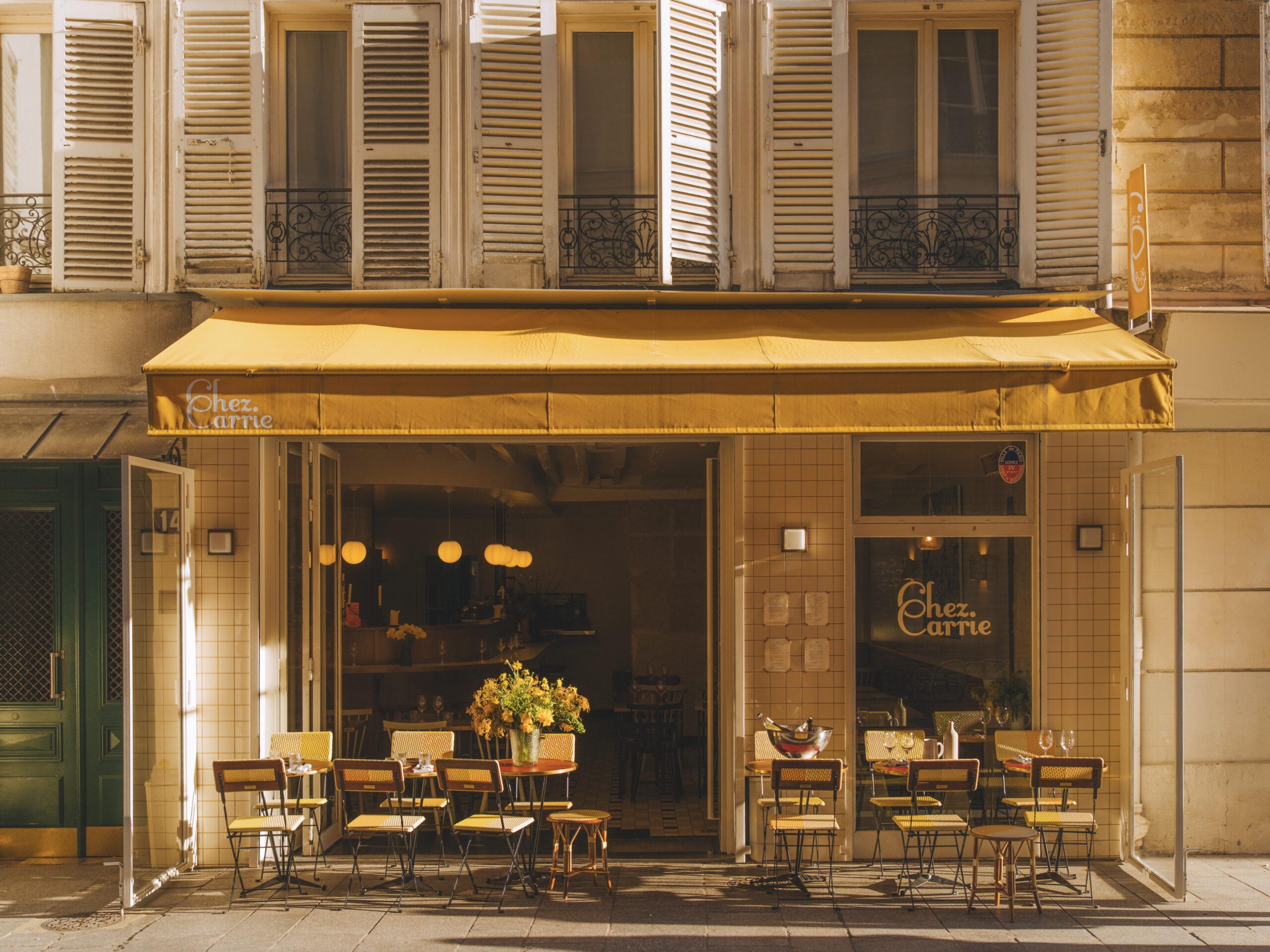 À Montorgueil, Chez Carrie propose enfin ses créations relevées au soleil, sur une terrasse qui donne faim et envie de farniente