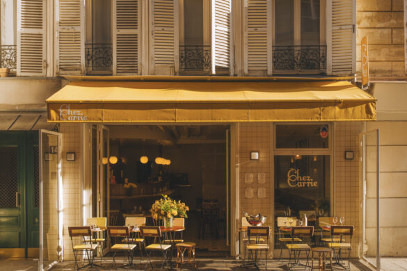 À Montorgueil, Chez Carrie propose enfin ses créations relevées au soleil, sur une terrasse qui donne faim et envie de farniente