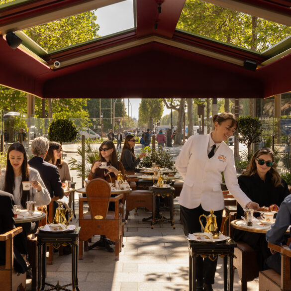 Un croissant au homard et au caviar sur les Champs-Élysées, forcément cela intrigue